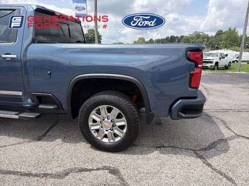 Used 2026 Chevrolet Silverado 2500 High Country w/ Technology Package AWD/4WD image 9
