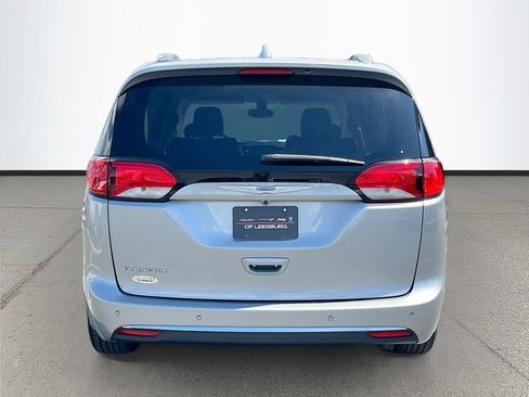 Used 2018 Chrysler Pacifica Touring-L Plus FWD image 6