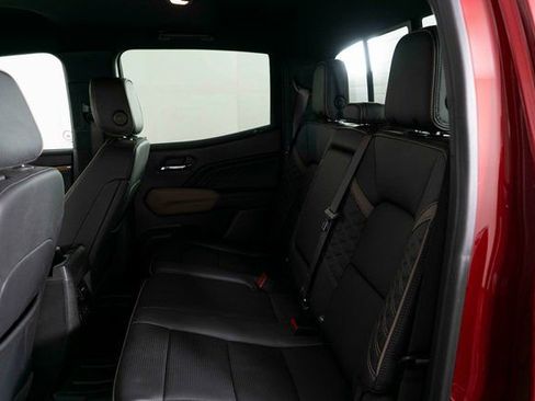 Used 2024 GMC Canyon Denali image 8