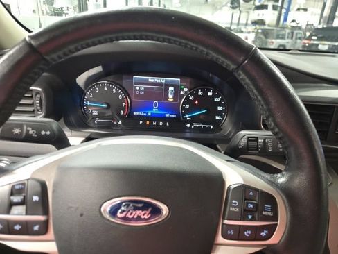 Used 2021 Ford Explorer XLT w/ Equipment Group 202A AWD/4WD image 17