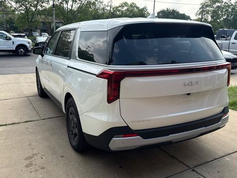 Used 2026 Kia Carnival FWD image 5