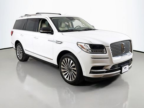 Used 2021 Lincoln Navigator Reserve w/ Luxury Package AWD/4WD image 2