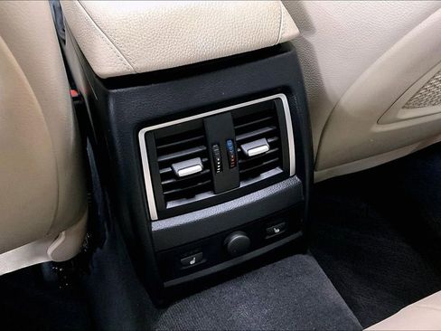 Used 2018 BMW 330i xDrive Sedan w/ Premium Package image 10