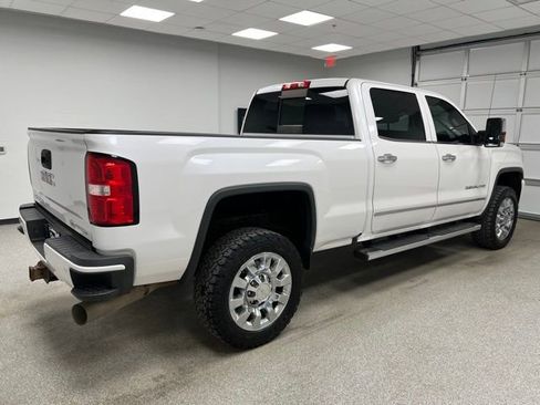 Used 2019 GMC Sierra 2500 Denali w/ Duramax Plus Package AWD/4WD image 13