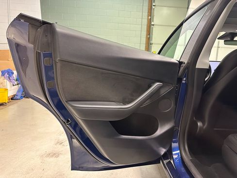 Used 2023 Tesla Model Y Long Range AWD/4WD image 21