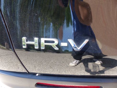Used 2025 Honda HR-V LX image 9