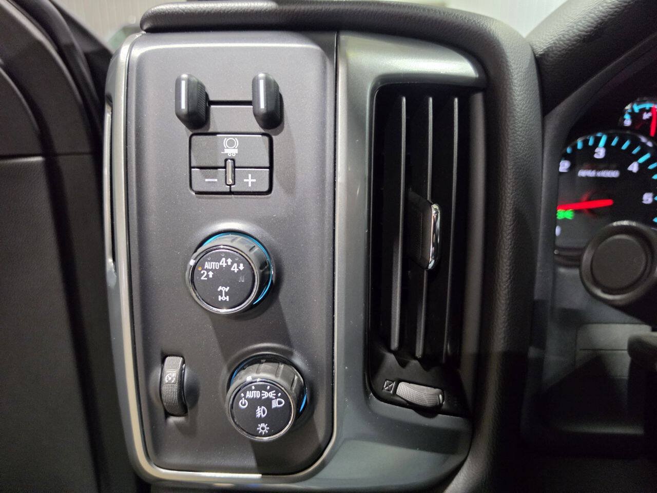 Used 2017 Chevrolet Silverado 1500 LT w/ All Star Edition AWD/4WD image 35