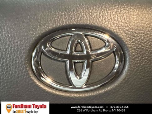 Used 2025 Toyota Sienna LE AWD/4WD image 30
