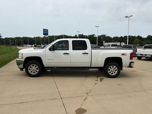 Used 2014 Chevrolet Silverado 2500 LT w/ Interior Plus Package AWD/4WD image 3