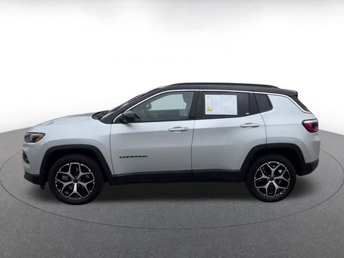 Used 2025 Jeep Compass Limited image 9