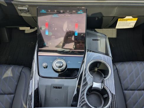 New 2025 Cadillac Escalade IQ Sport 1 w/ LPO, ONYX Package image 18