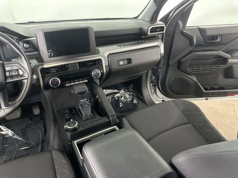 Used 2024 Toyota Tacoma SR5 AWD/4WD image 21