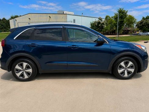 Used 2018 Kia Niro LX FWD image 9