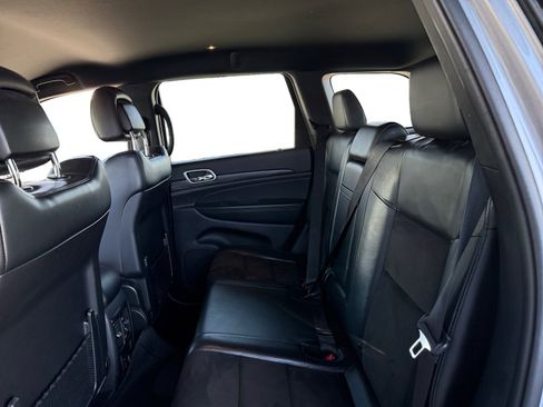 Used 2020 Jeep Grand Cherokee Altitude RWD image 11