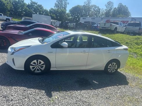 Used 2016 Toyota Prius Four w/ Advanced Technology Package FWD image 4