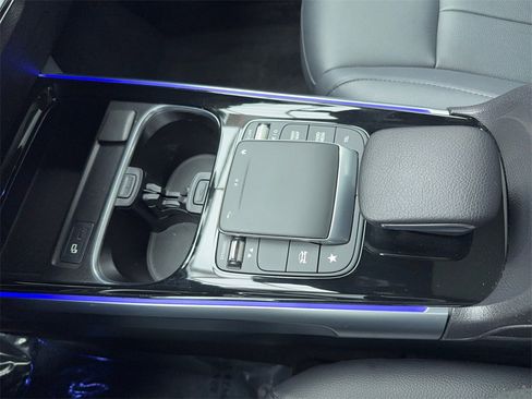 Used 2022 Mercedes-Benz GLB 250 image 32