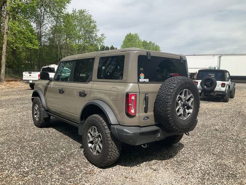 Used 2025 Ford Bronco Badlands image 7