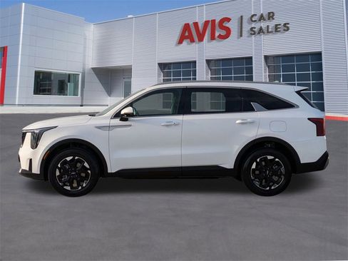 Used 2024 Kia Sorento S image 10