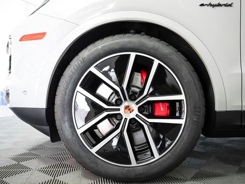 New 2026 Porsche Cayenne S image 14