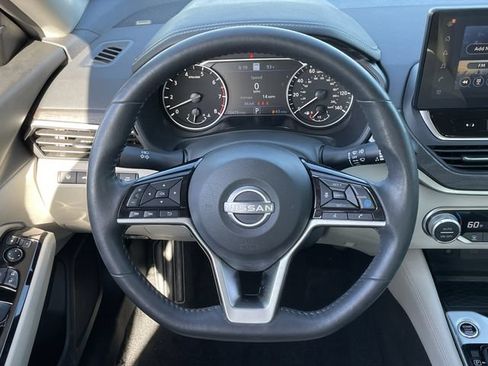 Used 2024 Nissan Altima 2.5 SL FWD image 12