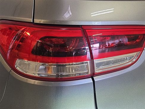 Used 2017 Kia Sorento SX image 35