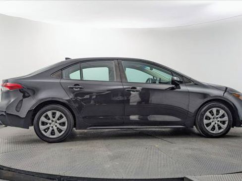 Used 2022 Toyota Corolla LE FWD image 9