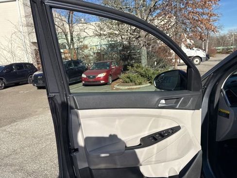 Used 2017 Hyundai Tucson SE image 36