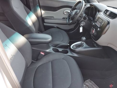 Used 2017 Kia Soul + FWD image 17