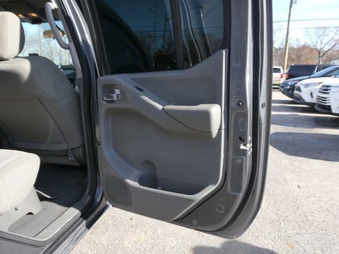 Used 2019 Nissan Frontier SV image 25
