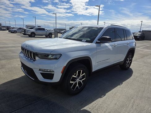 New 2025 Jeep Grand Cherokee Limited image 9