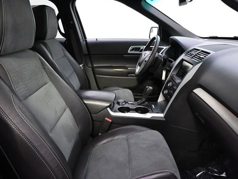 Used 2015 Ford Explorer XLT w/ Equipment Group 202B image 16