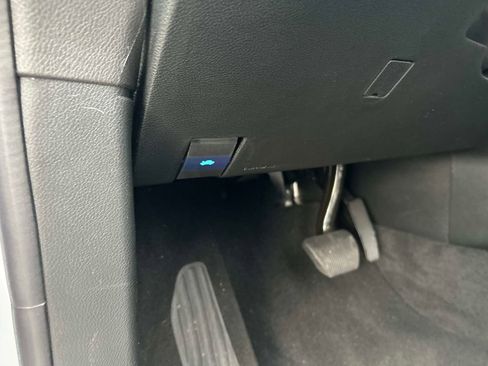 Used 2026 Chrysler Pacifica Select image 22