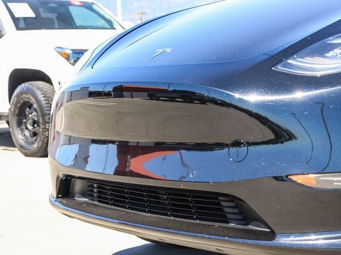 Used 2022 Tesla Model Y Long Range AWD/4WD image 9