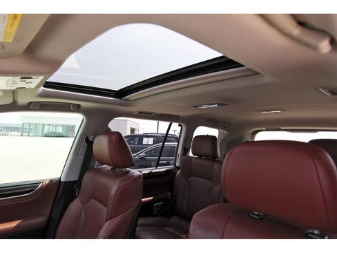 Used 2020 Lexus LX 570 4WD w/ Luxury Package image 27