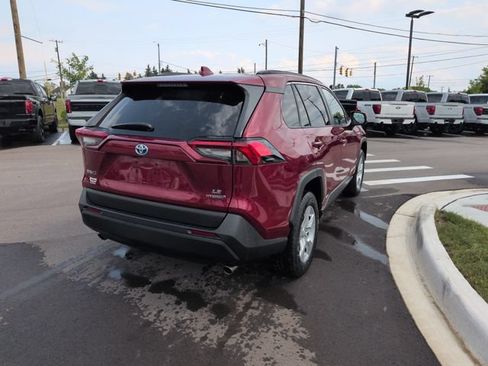 Used 2019 Toyota RAV4 LE w/ Carpet Mat Package AWD/4WD image 5