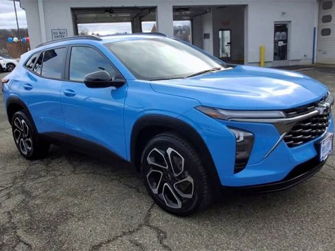 Certified 2024 Chevrolet Trax RS w/ Driver Confidence Package image 2