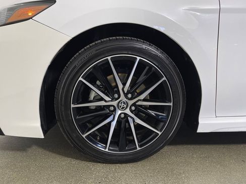 Certified 2022 Toyota Camry SE image 11