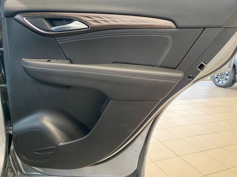 Used 2023 Buick Envision Avenir image 10