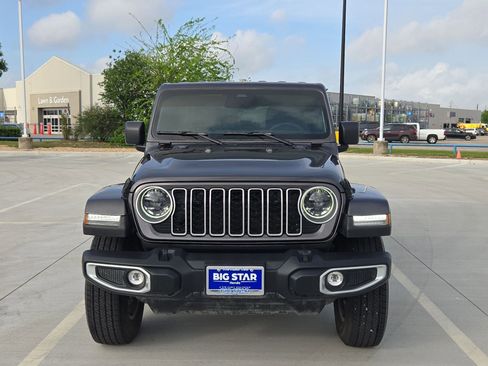 Used 2025 Jeep Wrangler Sahara image 10