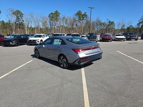 New 2026 Hyundai Elantra Limited image 18