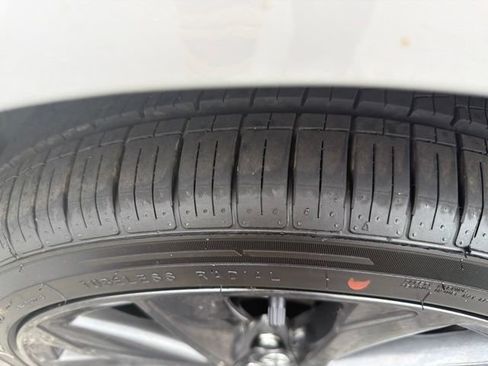 Used 2023 Toyota Corolla SE w/ Carpet Mat Package (TMS) FWD image 24