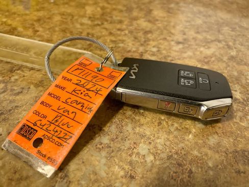 Used 2024 Kia Carnival LX image 29