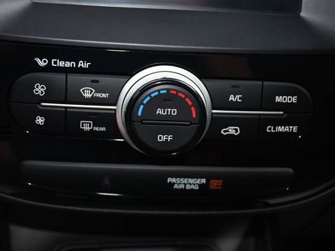 Used 2018 Kia Soul ! FWD image 35