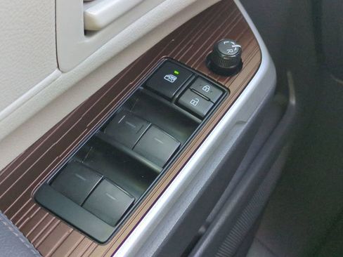 Used 2021 Toyota Sienna LE image 22