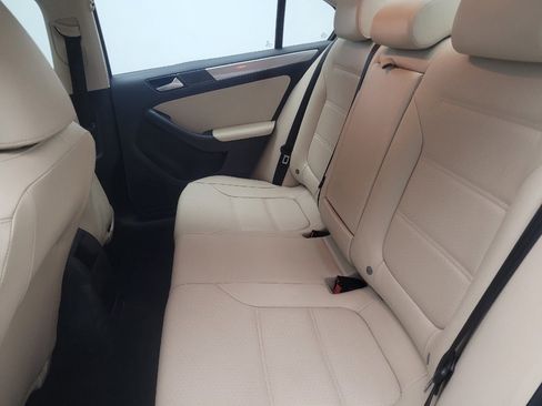 Used 2017 Volkswagen Jetta SE image 18