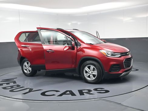 Used 2020 Chevrolet Trax LT w/ Driver Confidence Package image 24