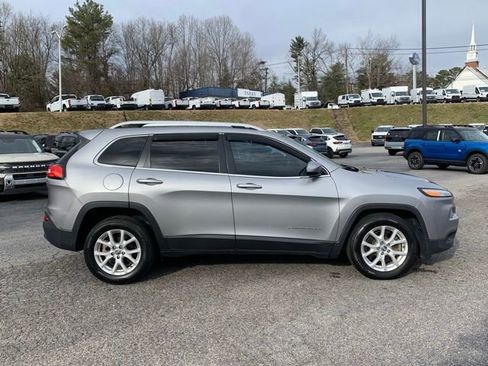 Used 2016 Jeep Cherokee Latitude w/ Comfort & Sound Group image 5