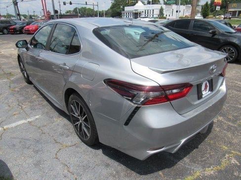 Used 2021 Toyota Camry SE FWD image 5