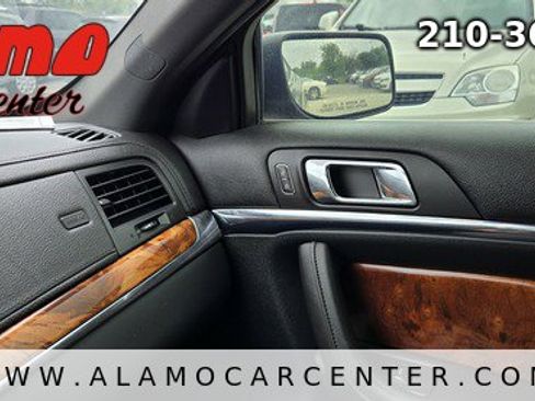 Used 2013 Lincoln MKS FWD image 39