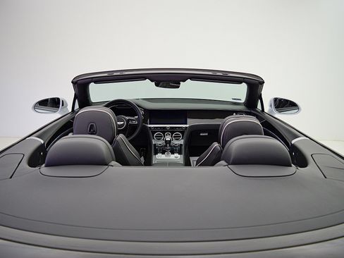 Used 2023 Bentley Continental GT Azure image 3